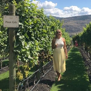 Meet your Posher, Larissa